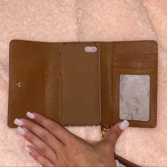 Michael Kors Iphone 5 Wallet Case - Picture 3 of 3